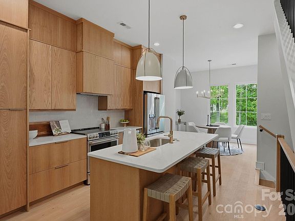 5th image of 616 E 16th St