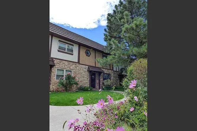 460 Oppenheimer Dr — Photo 5
