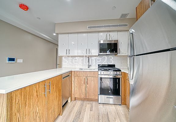 4th image of 26-14 Hoyt Ave S #4B