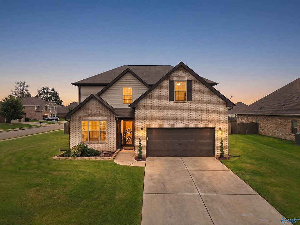 1st image of 121 Colony Cove Dr