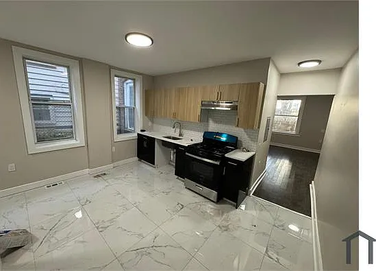 190 Park St #1 — Photo 1