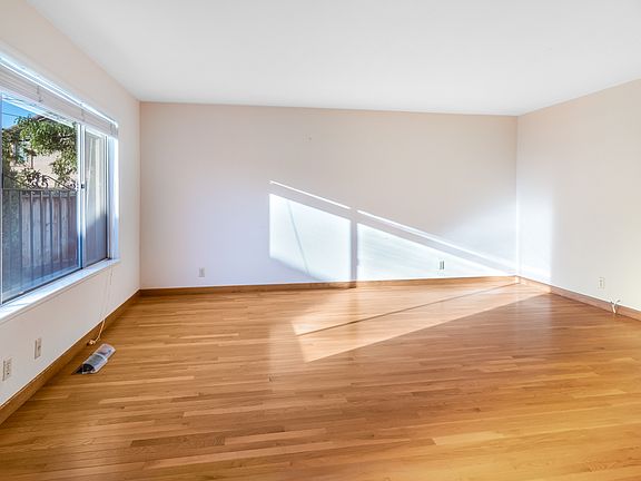 5th image of 1576 Ontario Dr #9