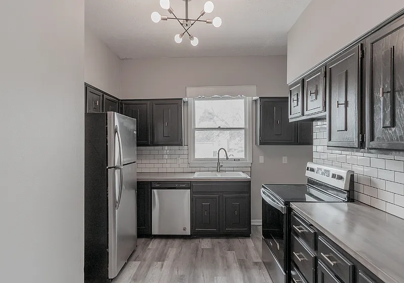 3 bed, 1.0 bath, 1174 sqft, $1,499 — Photo 4