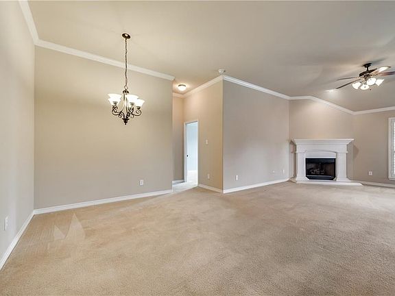5th image of 11504 Round Leaf Dr