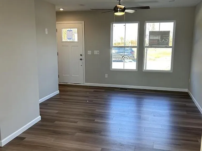 314 Newbridge Way — Photo 3