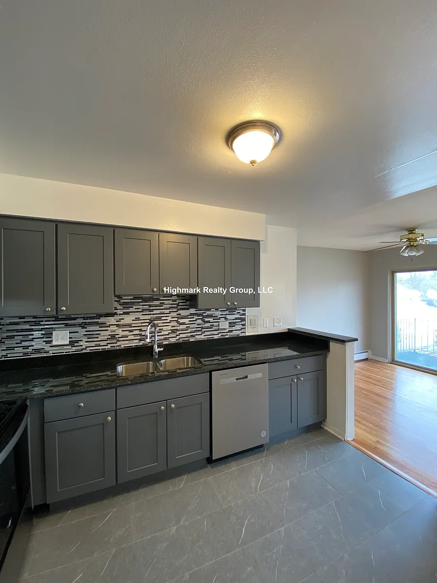 Building Photo - 1653 Oakwood Ave #2FS