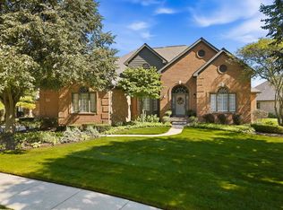 48574 Red Oak Dr, Shelby Township, MI 48315