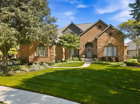 48574 Red Oak Dr, Shelby Township, MI 48315