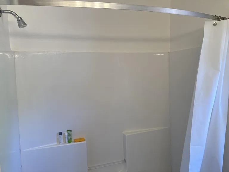Full-sized Tub/Shower