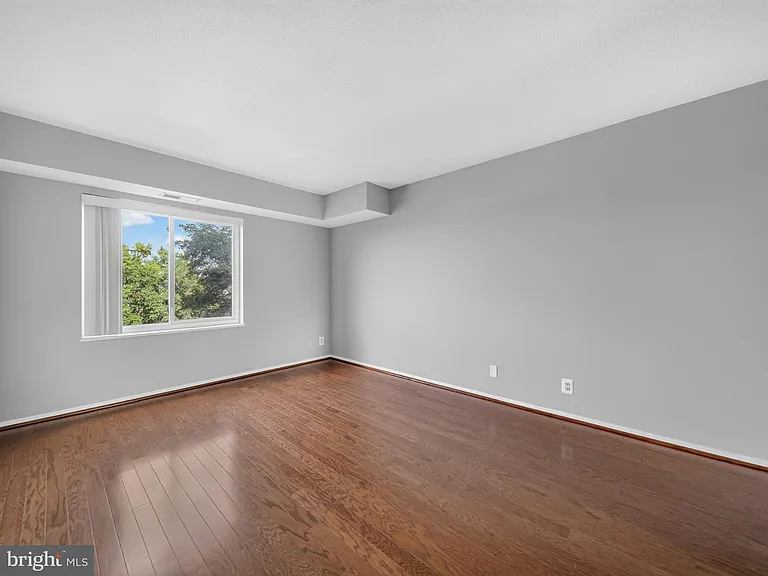 8350 Greensboro Dr #422 — Photo 22