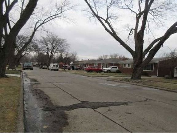 Exterior Neighborhood (street photo)