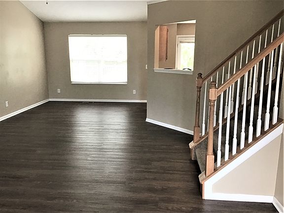2nd image of 919 Grandstone Ct