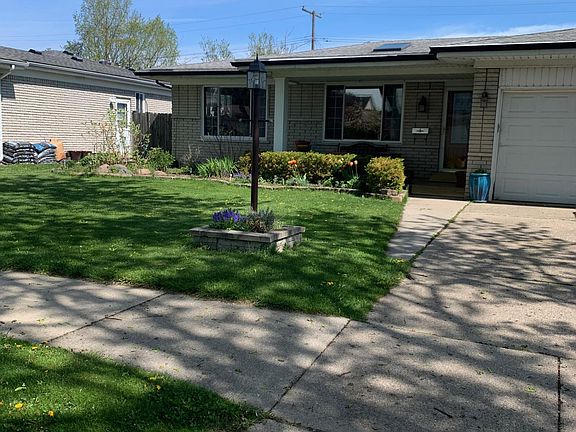 2nd image of 22831 Canterbury St
