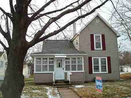 2nd image of 1123 Bluff St