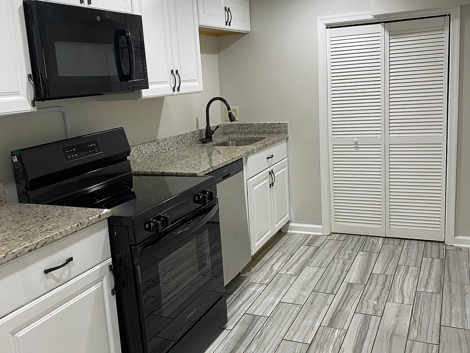 9304 Mount Vernon Way — Photo 2