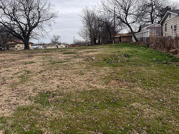 3rd image of 820 N Admire Ave