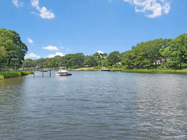 8 Margarets Dr, Shelter Island, NY 11964