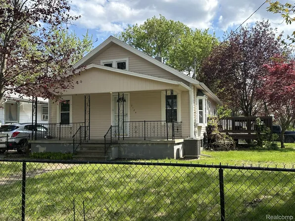 2184 E Schumacher St, Burton, MI 48529