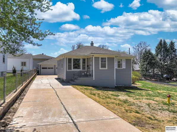 5207 O St, Omaha, NE 68117