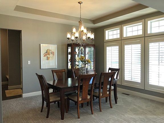 Dining Room w Tray Ceiling