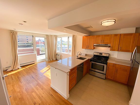 4th image of 25-45 Crescent St #5A