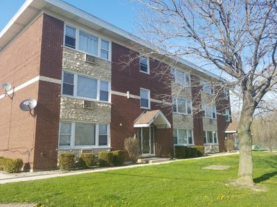 8424 W 87th St APT 2A, Hickory Hills, IL, 60457