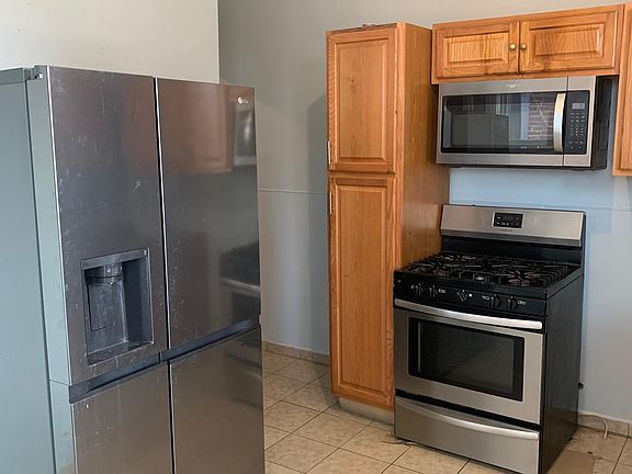 4th image of 425 Maclay St