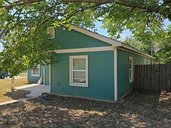 2nd image of 1316 Verbena St