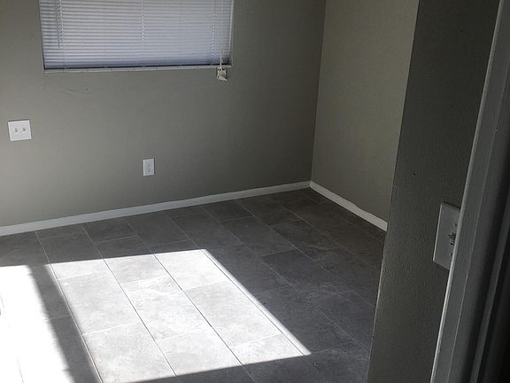 5th image of 1104 Solana Ave Ste A