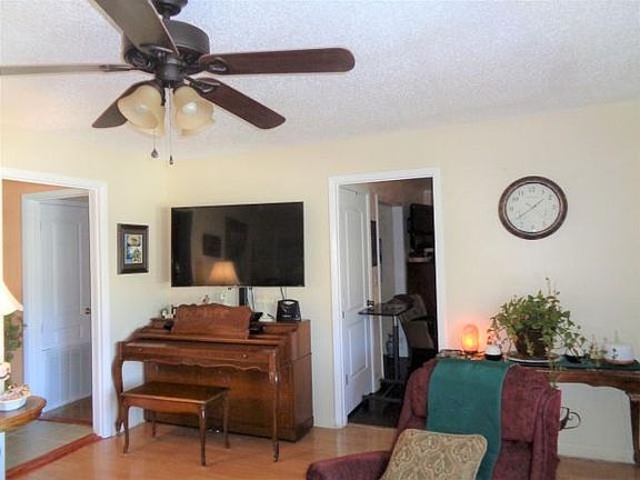 4th image of 122 Mariva St