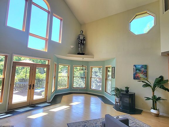 3rd image of 105 Summit Overlook Dr
