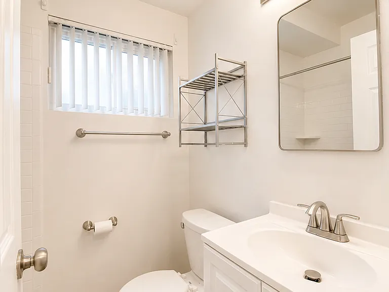 3730 Clarington Ave — Photo 9