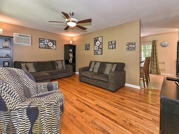 2nd image of 427 Otterhole Rd