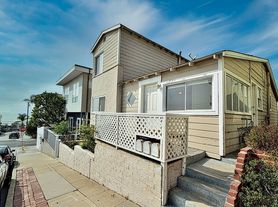 221 33rd, 221 - B