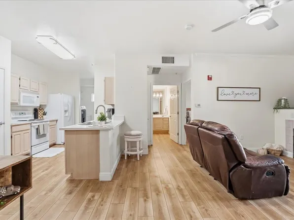 501 Gibson Dr APT 1611, Roseville, CA 95678