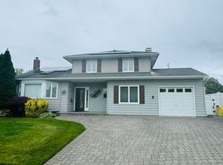 6 Fresno Dr, Plainview, NY 11803