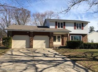 5560 Edgelawn Dr SE, Kentwood, MI 49508