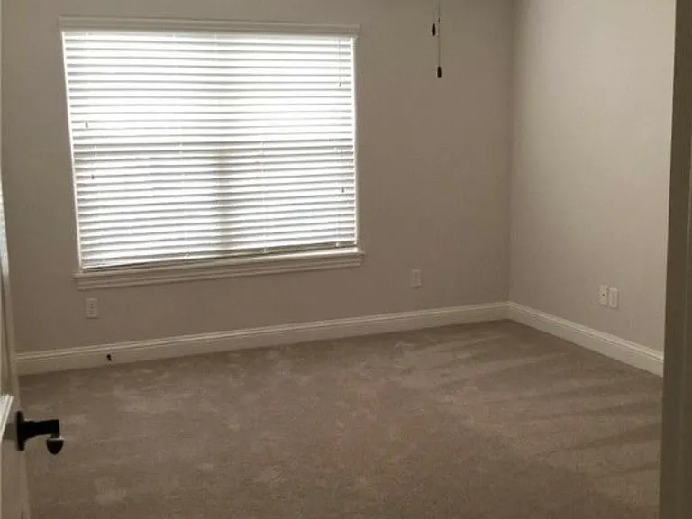 1150 Coventry Ln — Photo 13