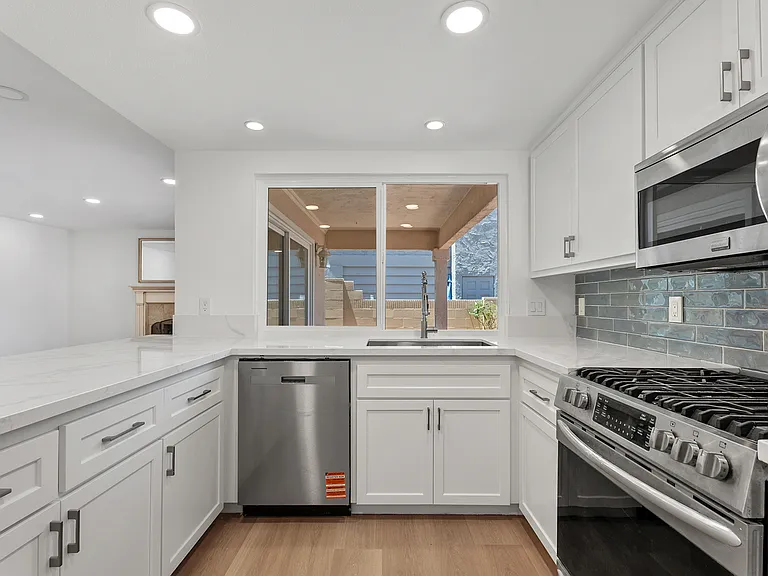 4051 Mistral Dr — Photo 12