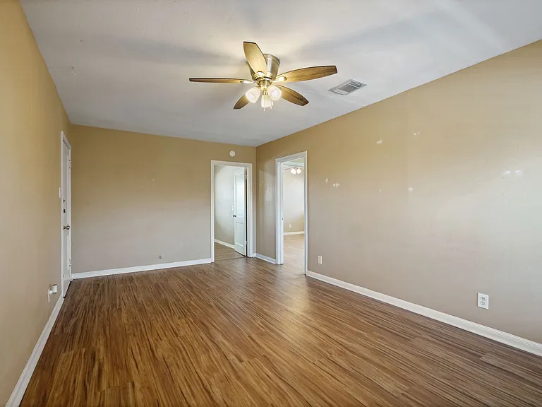 910 Ohio Ave #4 — Photo 4