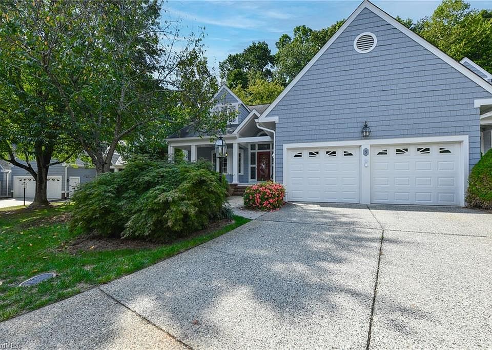 1st image of 5 Barrington Dr
