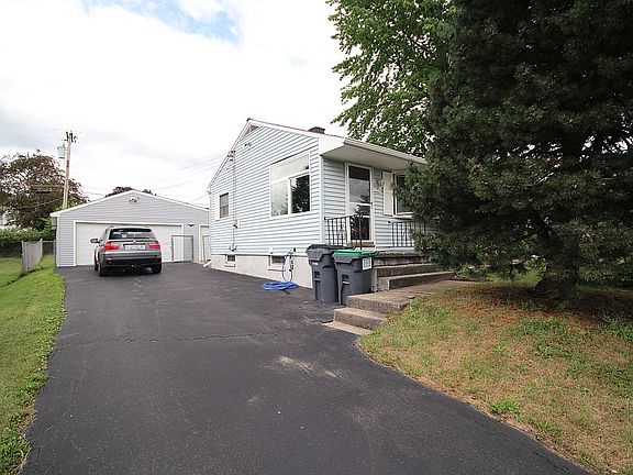 2nd image of 6 Terri Ave