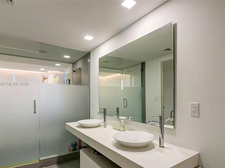 92 SW 3rd St #2410 — Photo 6