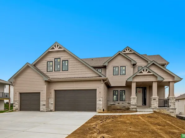 19058 Camelback Cir, Omaha, NE 68136