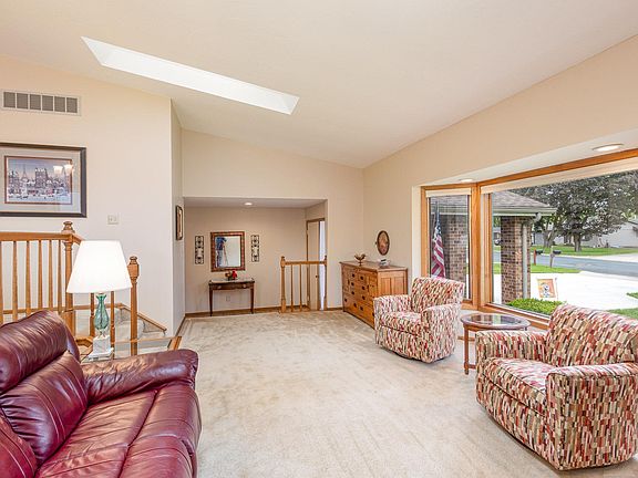 4th image of 706 Highland Dr