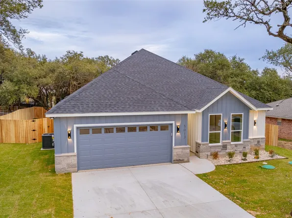 5013 Guadalupe Ct, Granbury, TX 76048