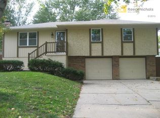 2301 SW Keystone Dr, Blue Springs, MO 64014