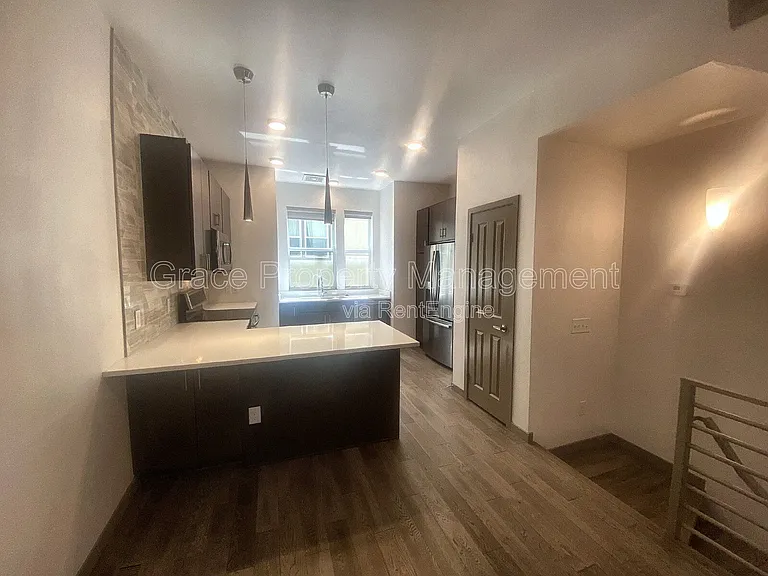 2200 Tremont Pl #6 — Photo 7