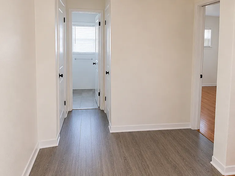742 22nd Ave N #1/2 — Photo 9
