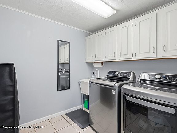 5th image of 617 Hickory St